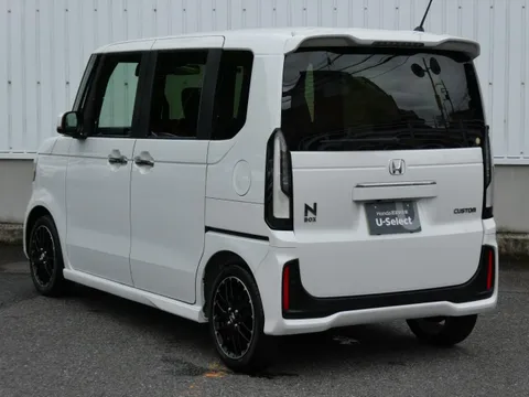 Honda N-BOX Custom