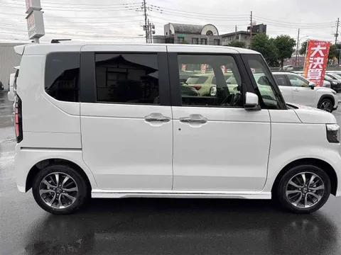 Honda N-BOX Custom