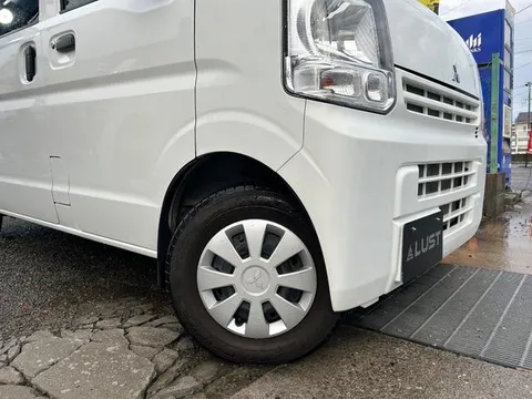 Mitsubishi Minicab Van