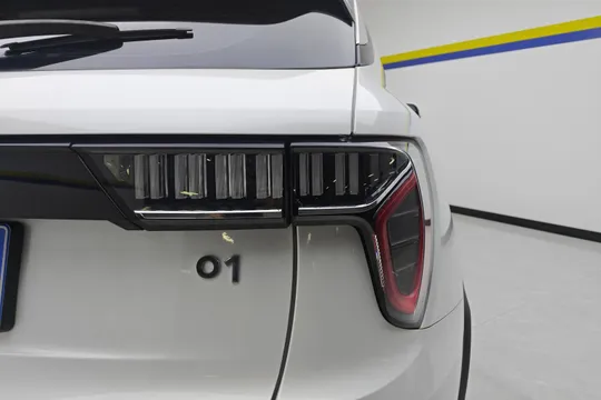 Lynk & Co 01