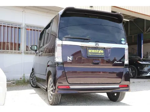 Honda N-BOX Custom