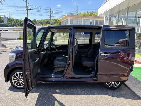 Honda N-BOX Custom