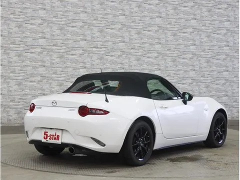 Mazda MX-5 (Roadster)