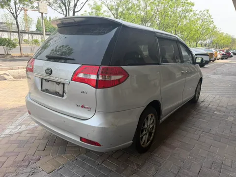 BYD M6
