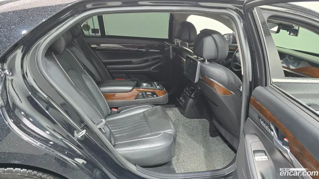 Genesis G90 (EQ900)