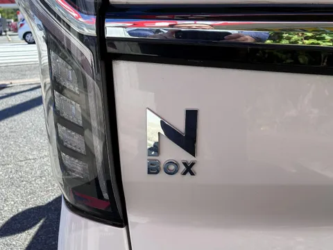 Honda N-BOX Custom
