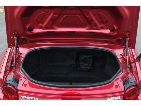 Mazda MX-5 (Roadster)