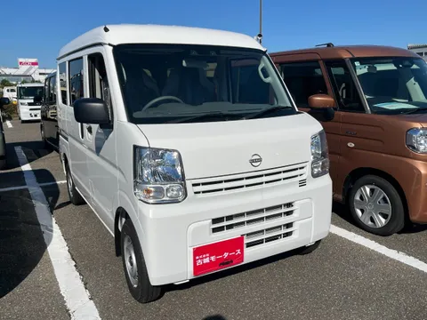 Nissan Clipper Van