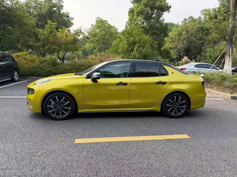 Lynk & Co 03