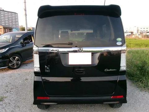 Honda N-BOX Custom