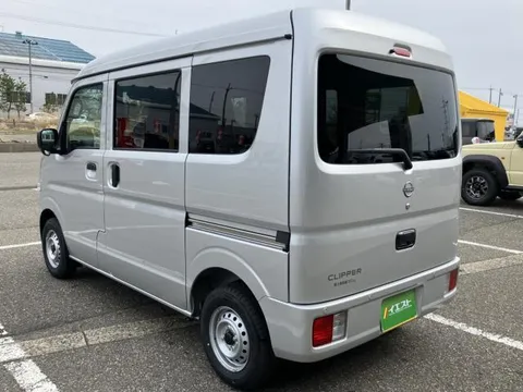 Nissan Clipper Van