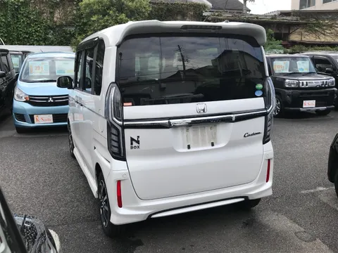 Honda N-BOX Custom