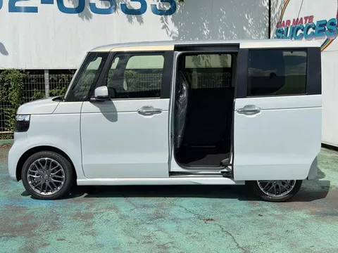 Honda N-BOX Custom