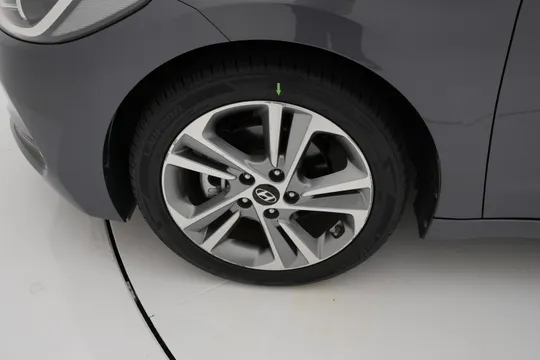 Hyundai Elantra (Avante)