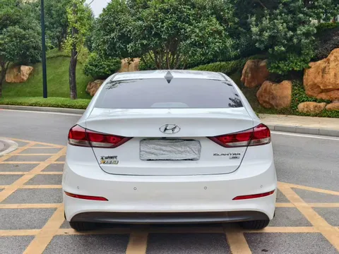 Hyundai Elantra (Avante)