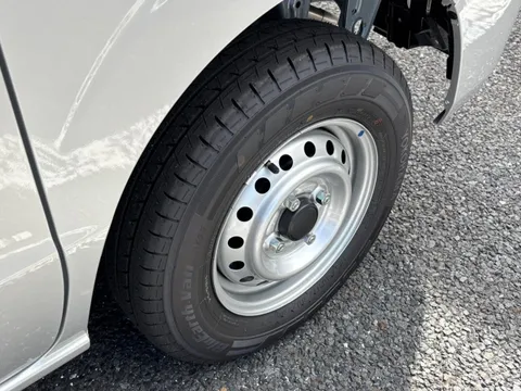Mitsubishi Minicab Van