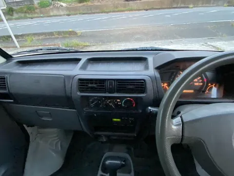 Nissan Clipper Van