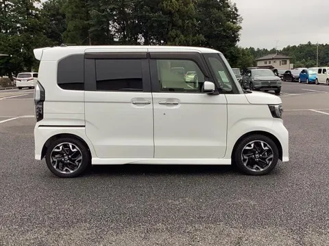 Honda N-BOX Custom