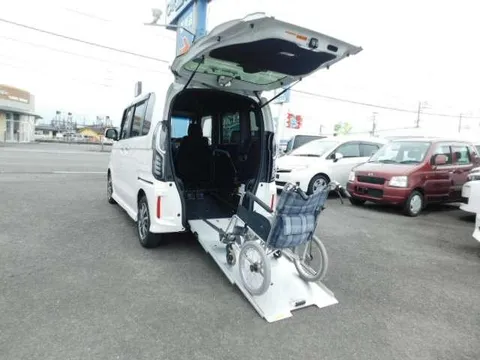 Honda N-BOX Custom