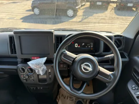 Nissan Clipper Van