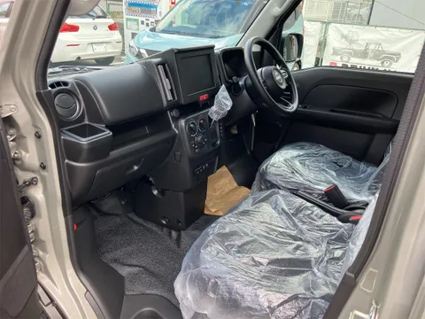 Nissan Clipper Van