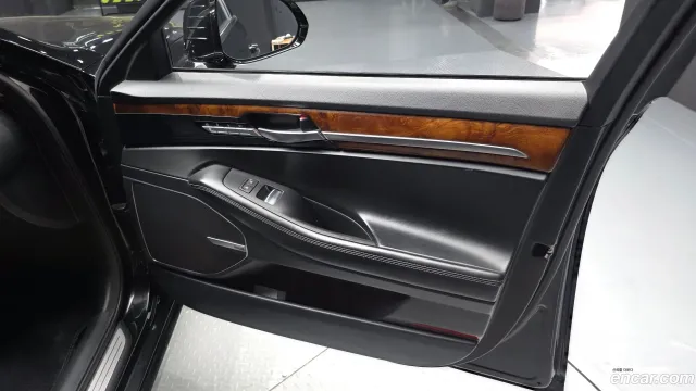 Genesis G90 (EQ900)