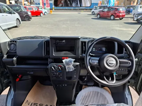 Nissan Clipper Van