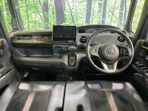 Honda N-BOX Custom