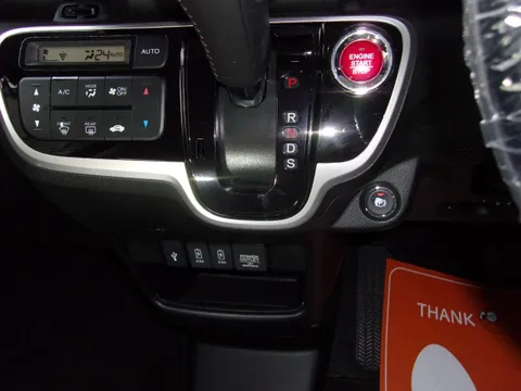 Honda N-BOX Slash
