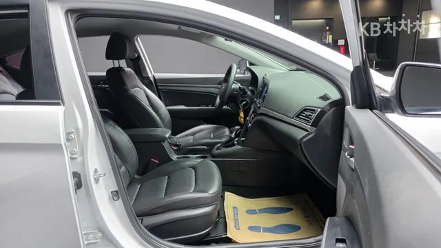 Hyundai Elantra (Avante)