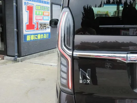 Honda N-BOX Custom