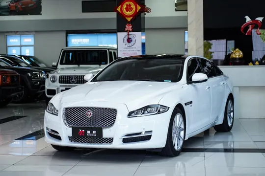 Jaguar XJ