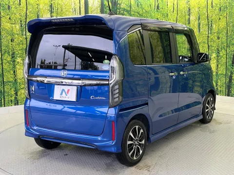 Honda N-BOX Custom