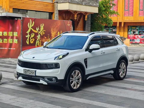 Lynk & Co 01