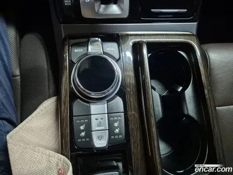 Genesis G90 (EQ900)