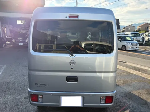 Nissan Clipper Van