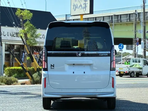 Honda N-BOX Custom