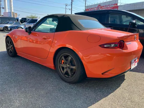 Mazda MX-5 (Roadster)