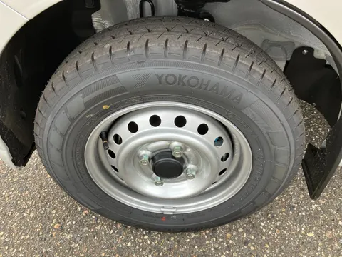 Nissan Clipper Van