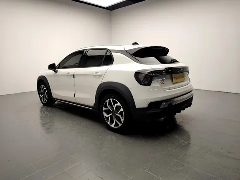 Lynk & Co 02