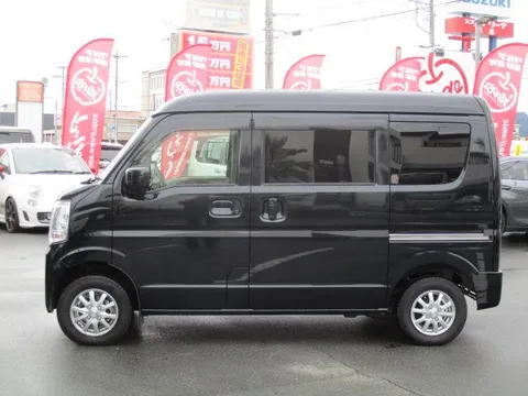 Nissan Clipper Van