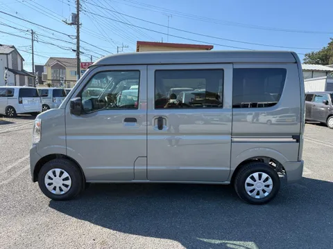 Nissan Clipper Van
