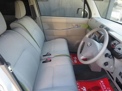 Toyota Pixis Space