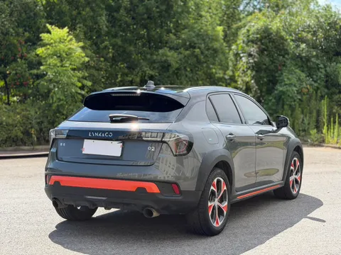 Lynk & Co 02