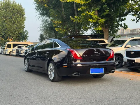 Jaguar XJ