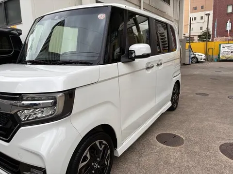 Honda N-BOX Custom