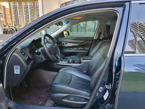 Infiniti Q70