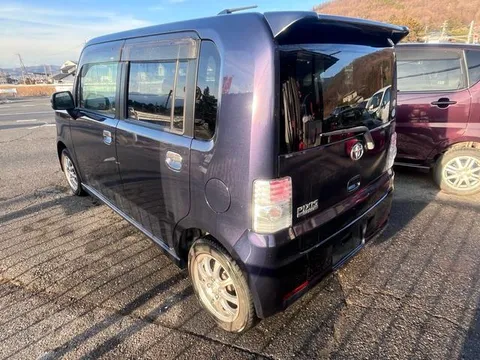 Toyota Pixis Space