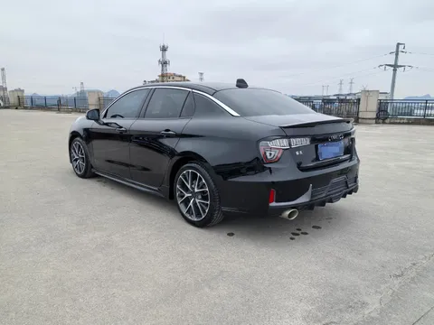 Lynk & Co 03