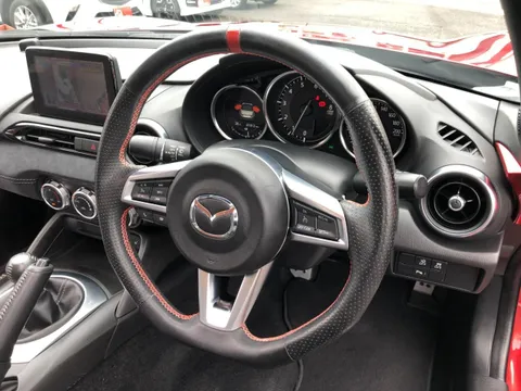 Mazda MX-5 (Roadster)